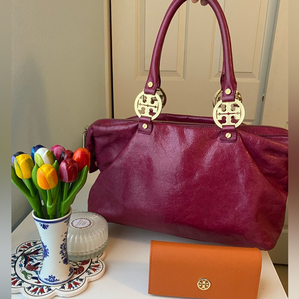 Tory Burch Distressed Leather Magenta Glazed Gold Bombe Purse & Sunglasses Case